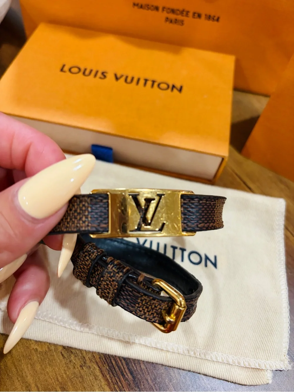 Louis Vuitton Bracelet Damier
Sign It M6623 - Picture 3 of 6